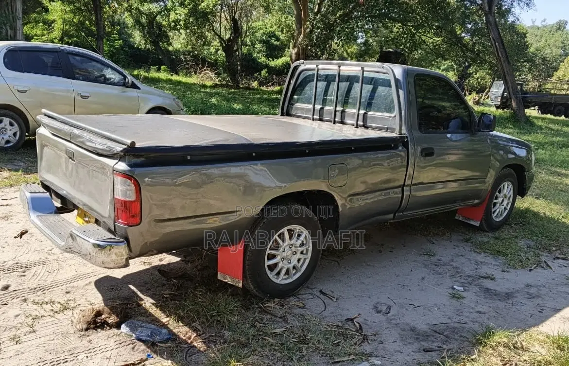 Toyota Hilux 1997 Gray