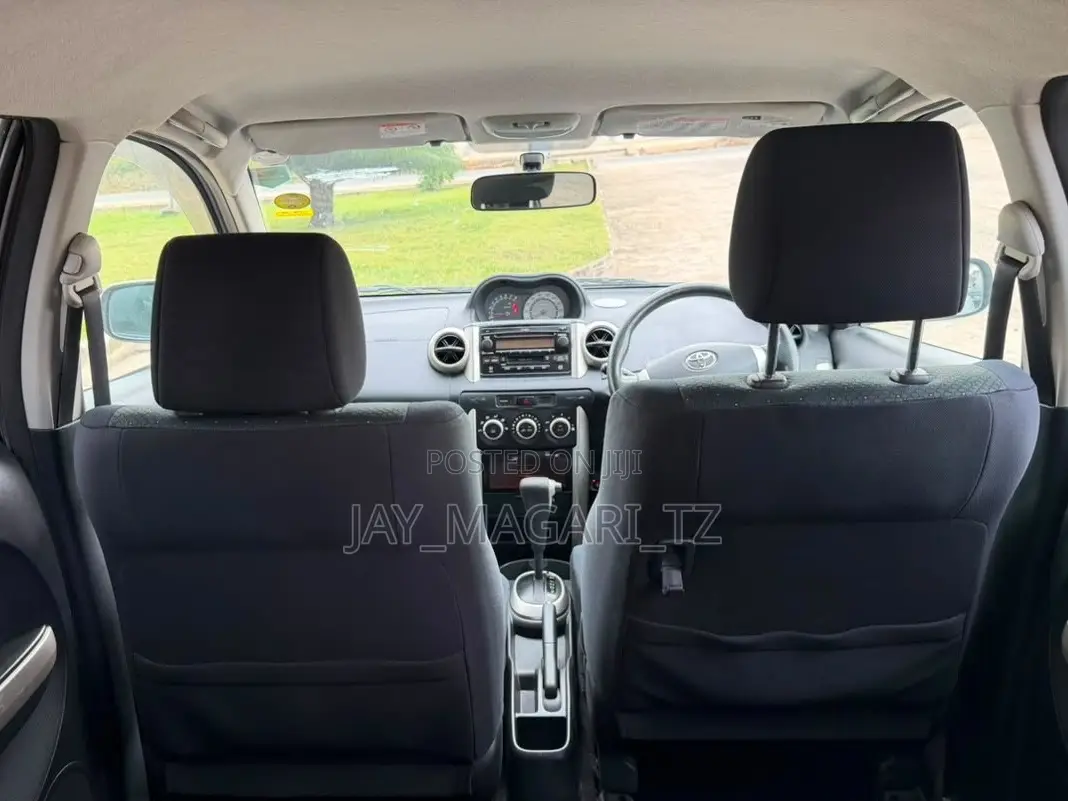 Toyota IST 2006 Silver