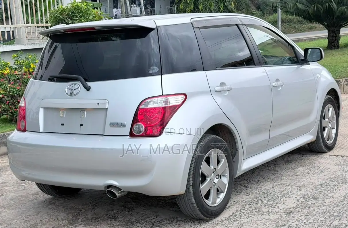 Toyota IST 2006 Silver