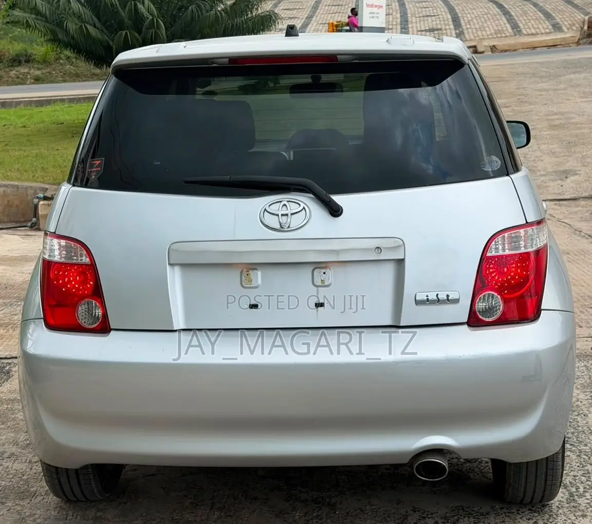 Toyota IST 2006 Silver