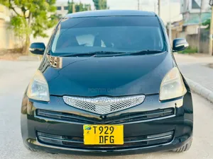 Toyota Ractis 2005 Black