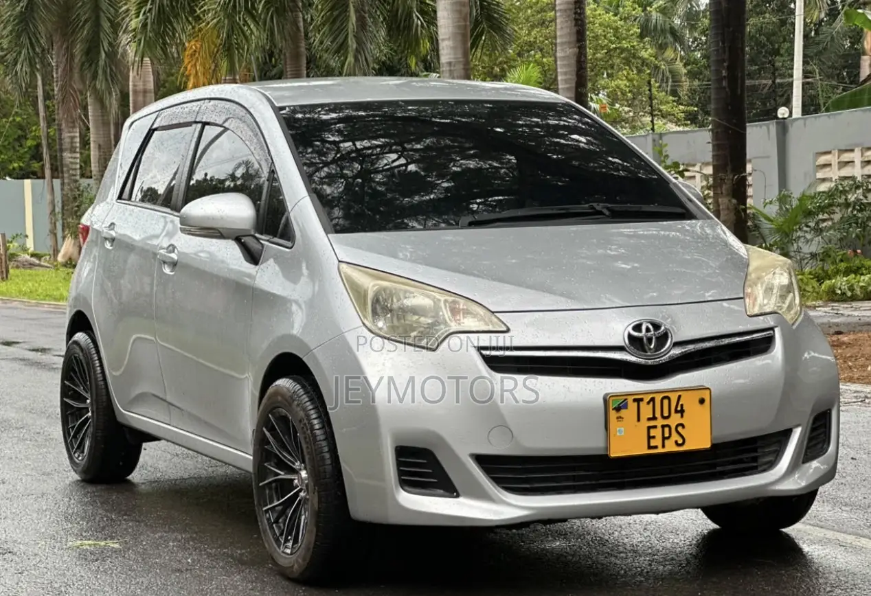 Toyota Ractis 2012 Silver