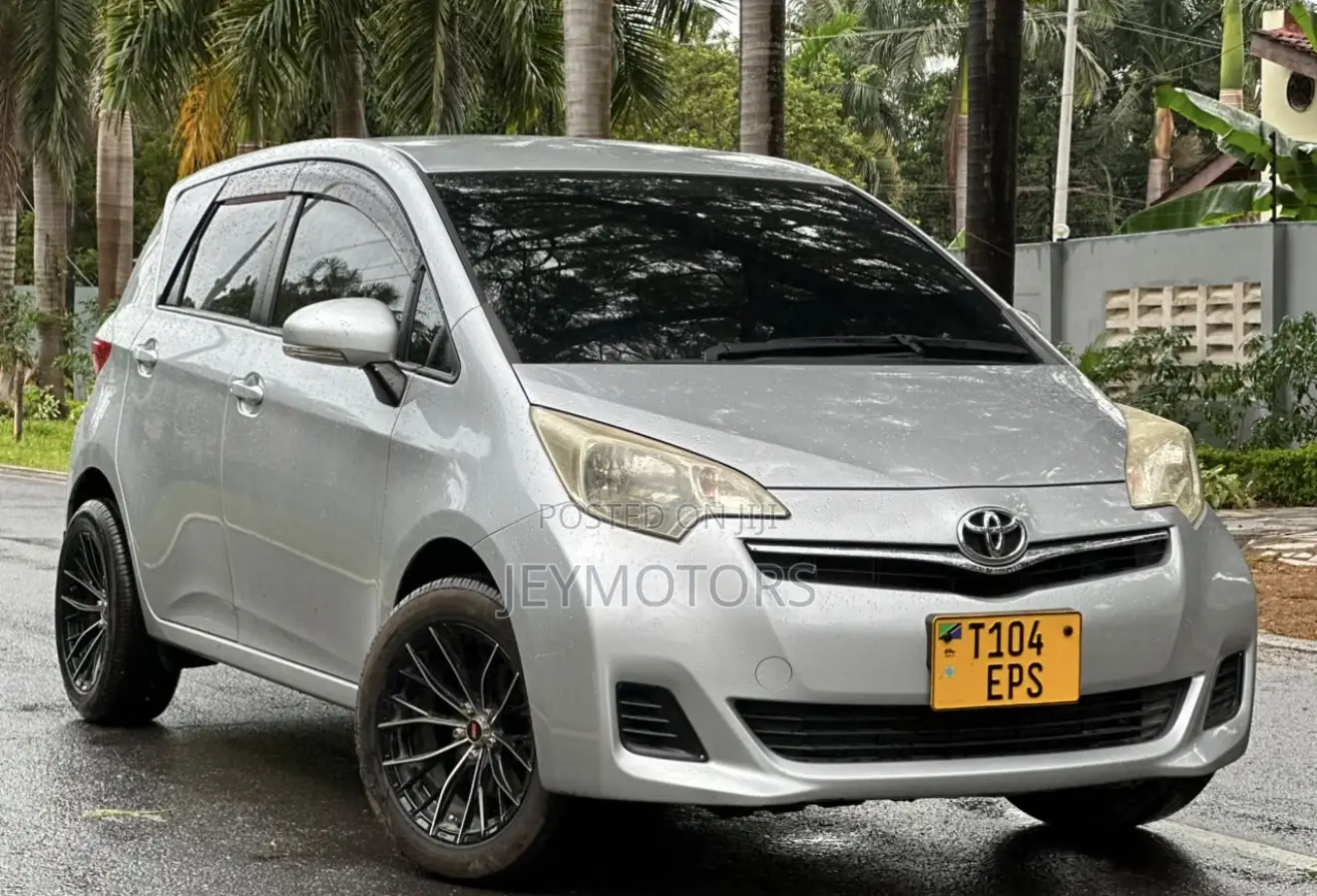 Toyota Ractis 2012 Silver