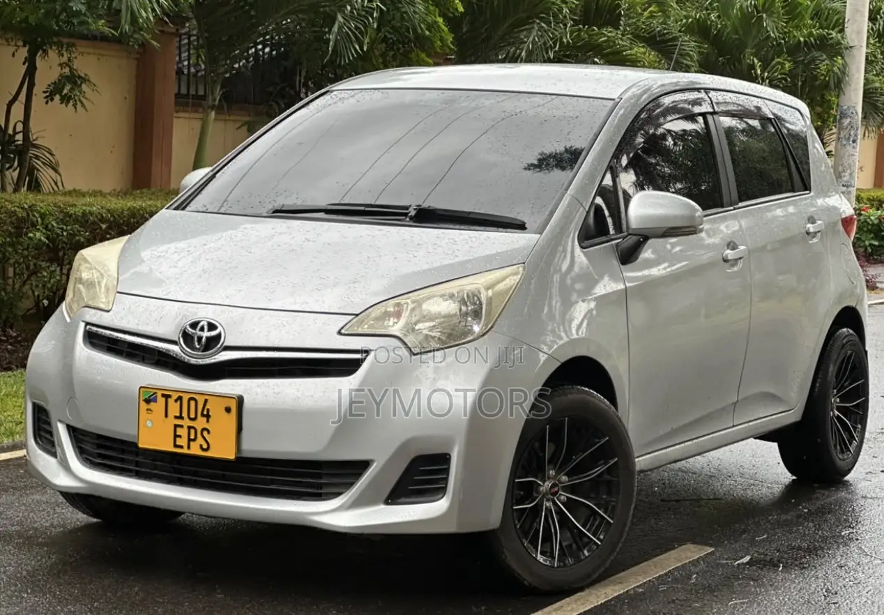 Toyota Ractis 2012 Silver
