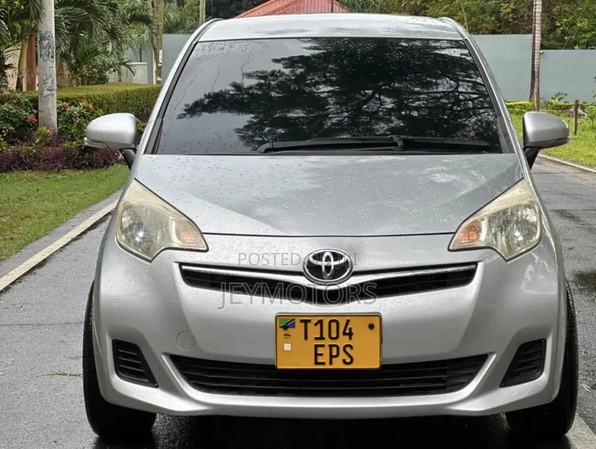 Toyota Ractis 2012 Silver