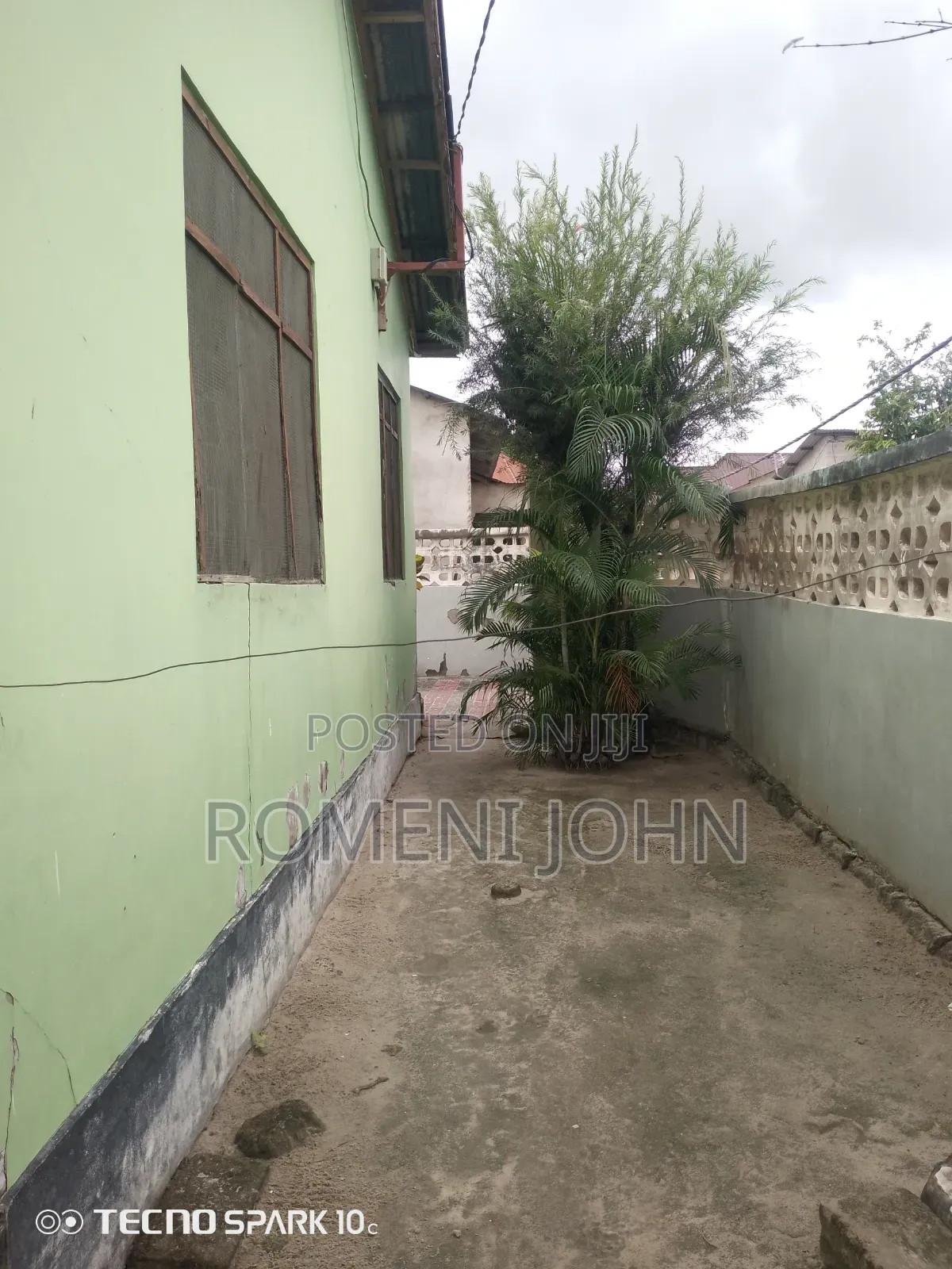 8bdrm Apartment in Tanzania Daresalaam., Ilala for sale