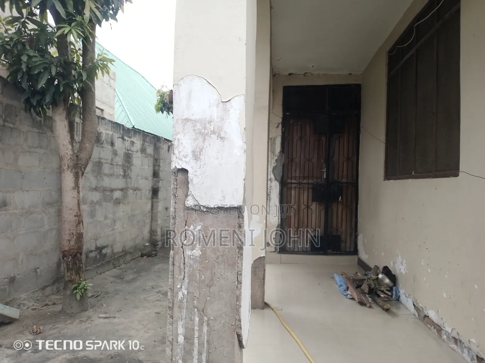 8bdrm Apartment in Tanzania Daresalaam., Ilala for sale