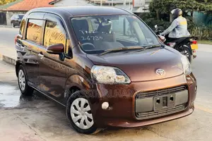 Toyota Porte 1.5 AWD 2013 Brown