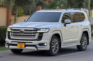 Toyota Land Cruiser LC300 2023 White