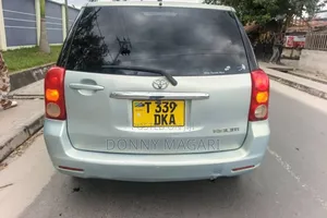 Toyota Raum 2006 Silver
