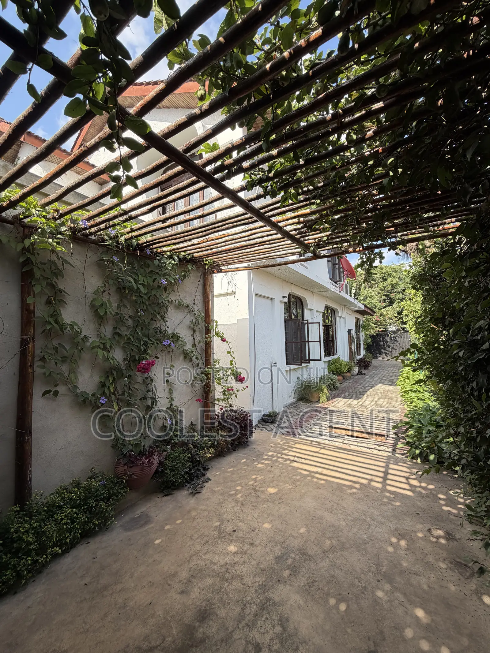 6bdrm Duplex in Coolest Estate, Kijitonyama for sale