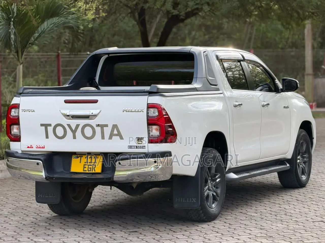 Toyota Hilux 2022 White