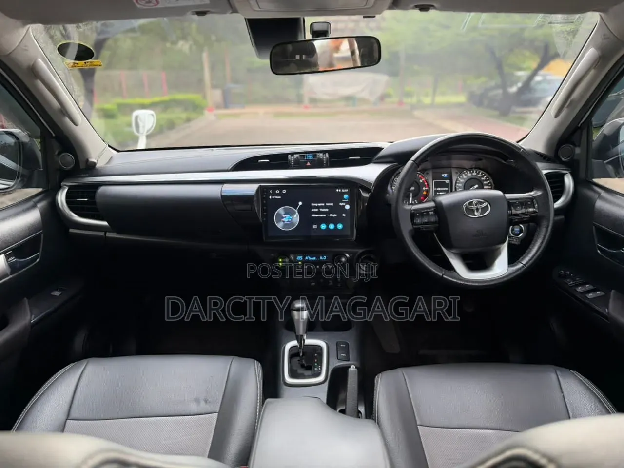 Toyota Hilux 2022 White