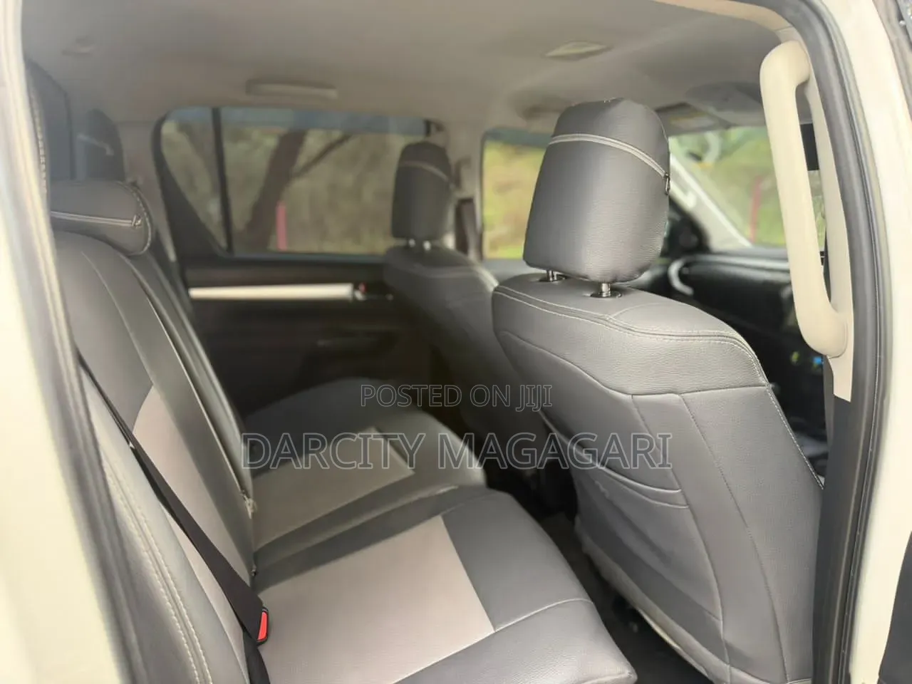 Toyota Hilux 2022 White
