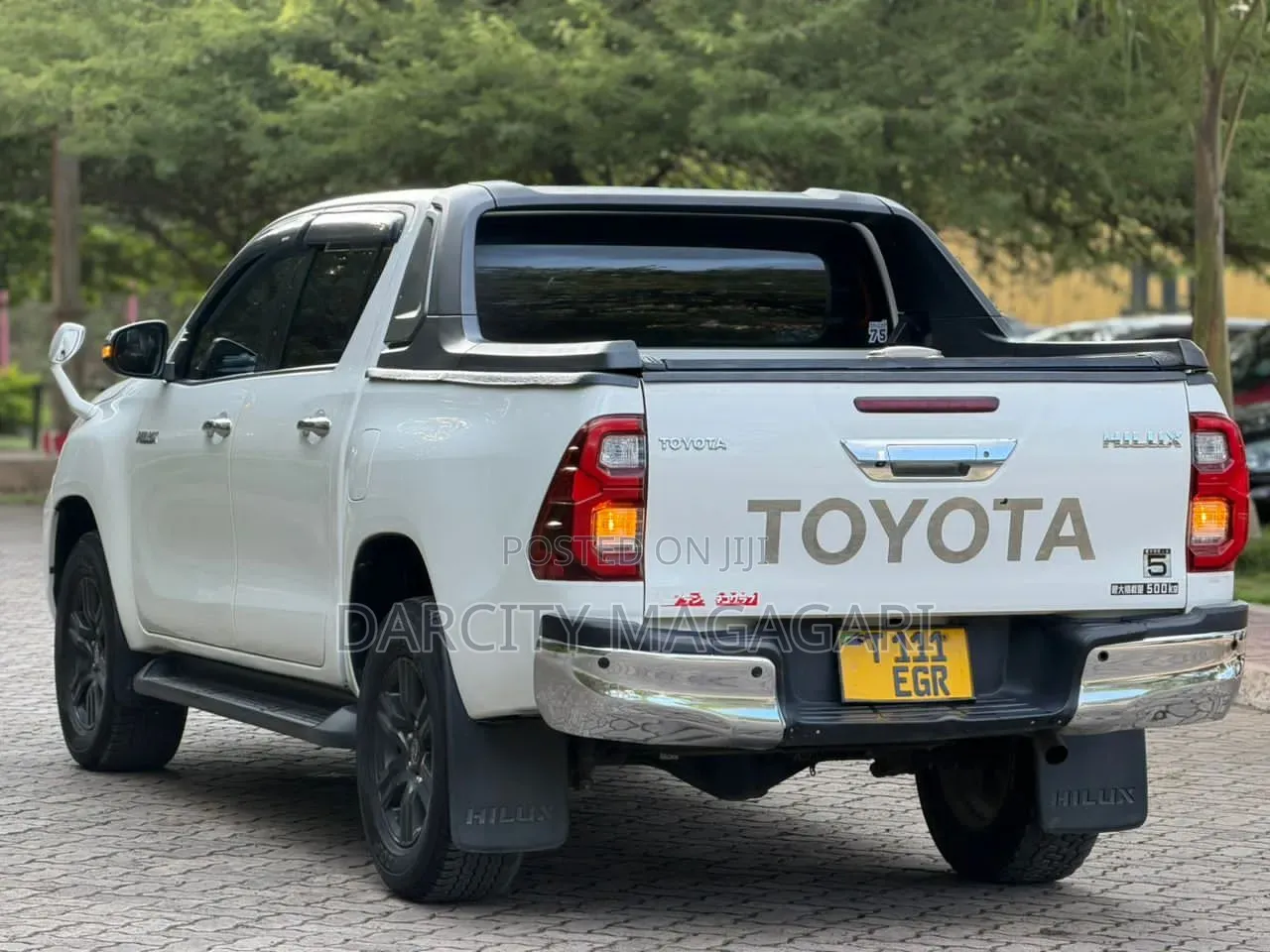 Toyota Hilux 2022 White