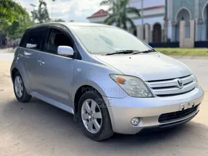 Toyota IST 2004 Silver