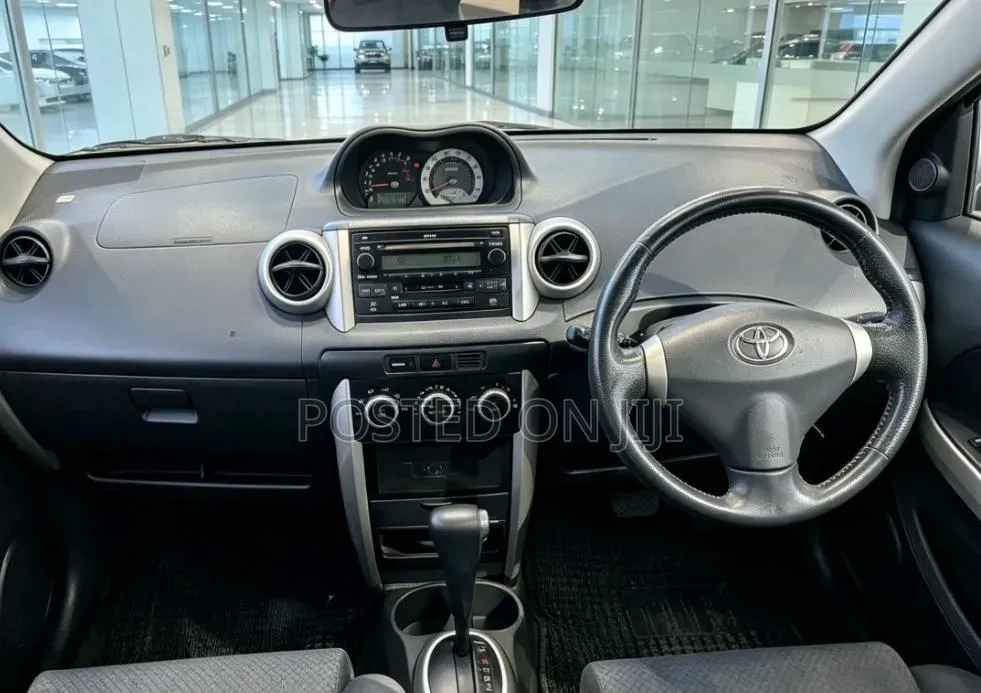 Toyota IST 2005 Silver