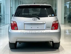 Toyota IST 2005 Silver