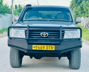 Toyota Land Cruiser 2006 Gray