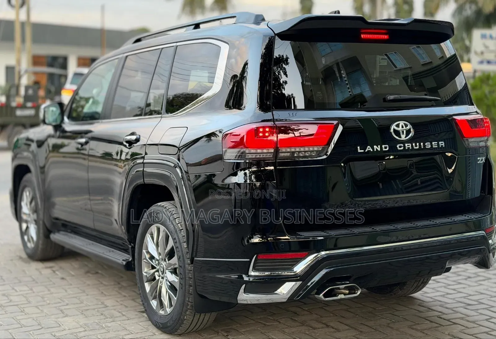 New Toyota Land Cruiser LC300 2025 Black