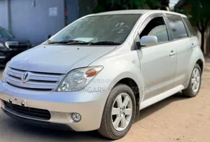 Toyota IST 2004 Silver