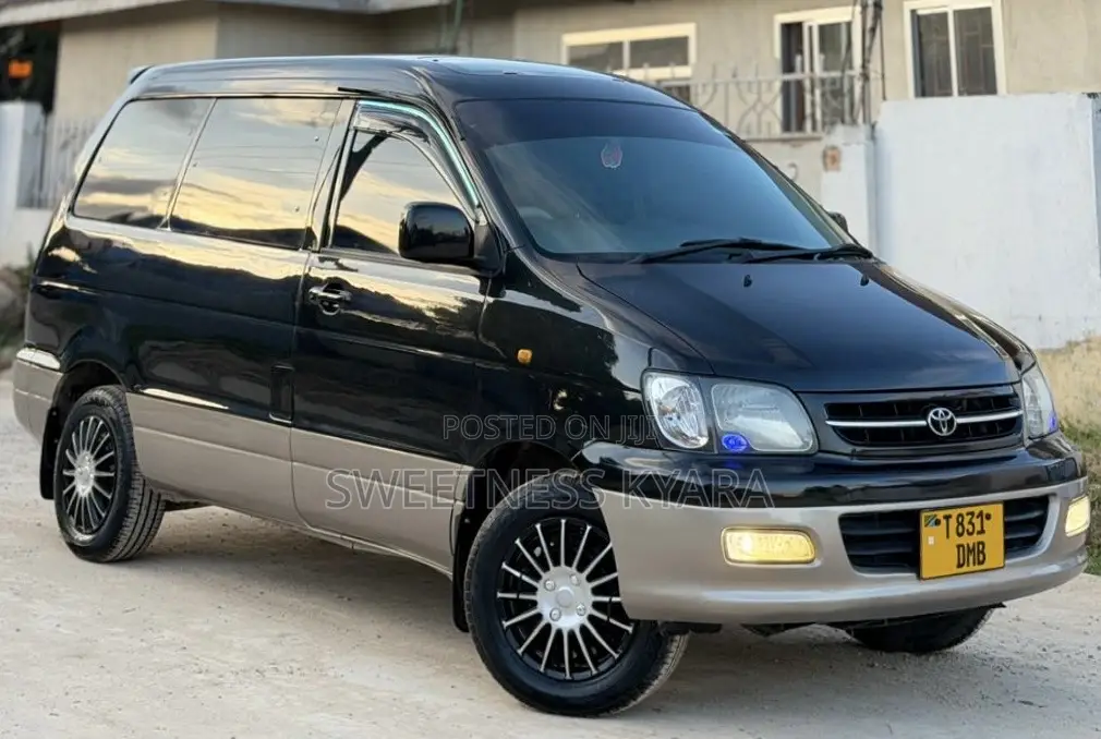 Toyota TownAce Noah 2000 Black