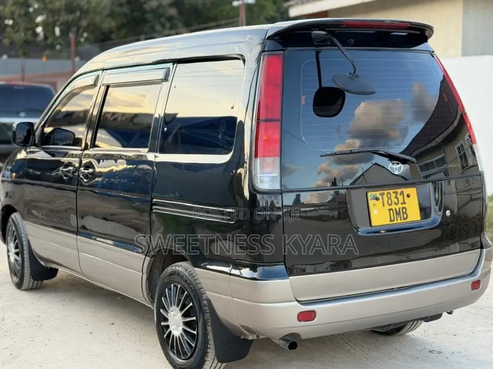 Toyota TownAce Noah 2000 Black