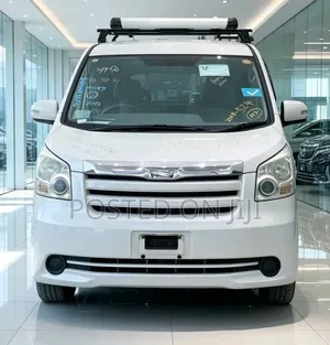 Toyota Noah 2010 White