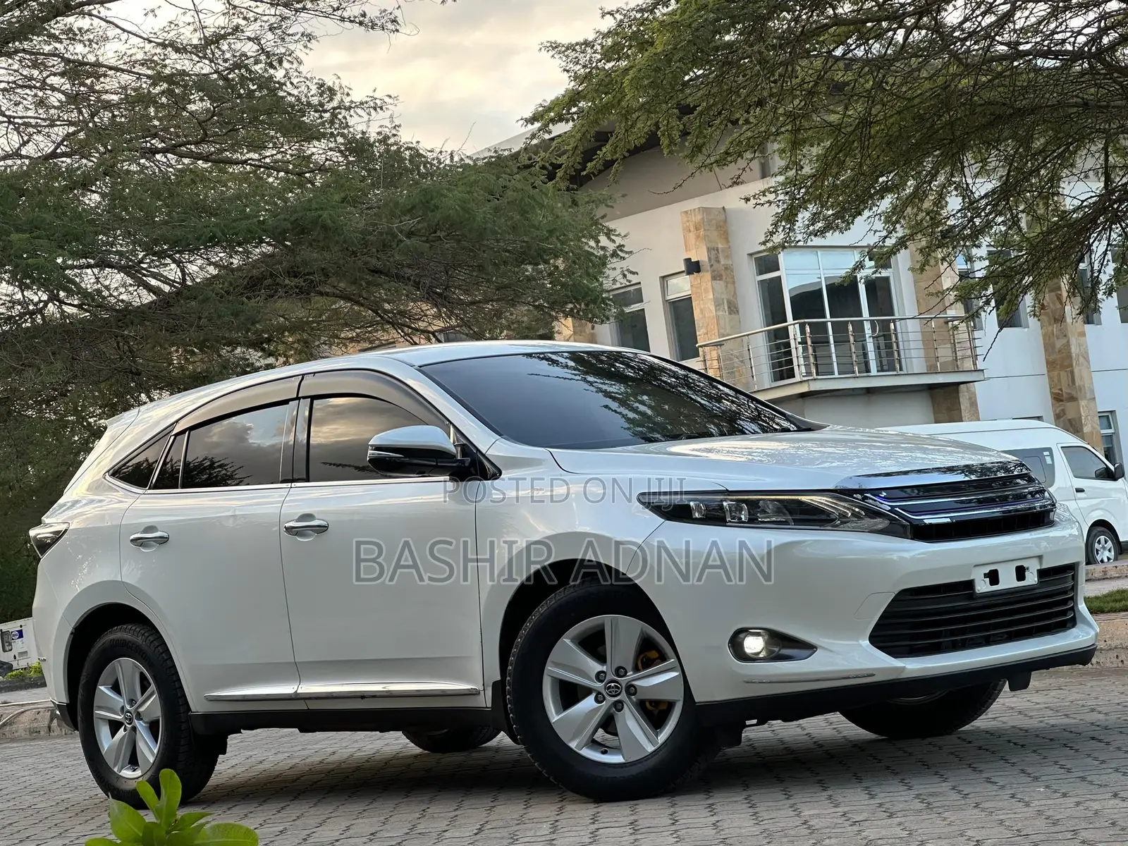 Toyota Harrier 2.0 2016 Pearl