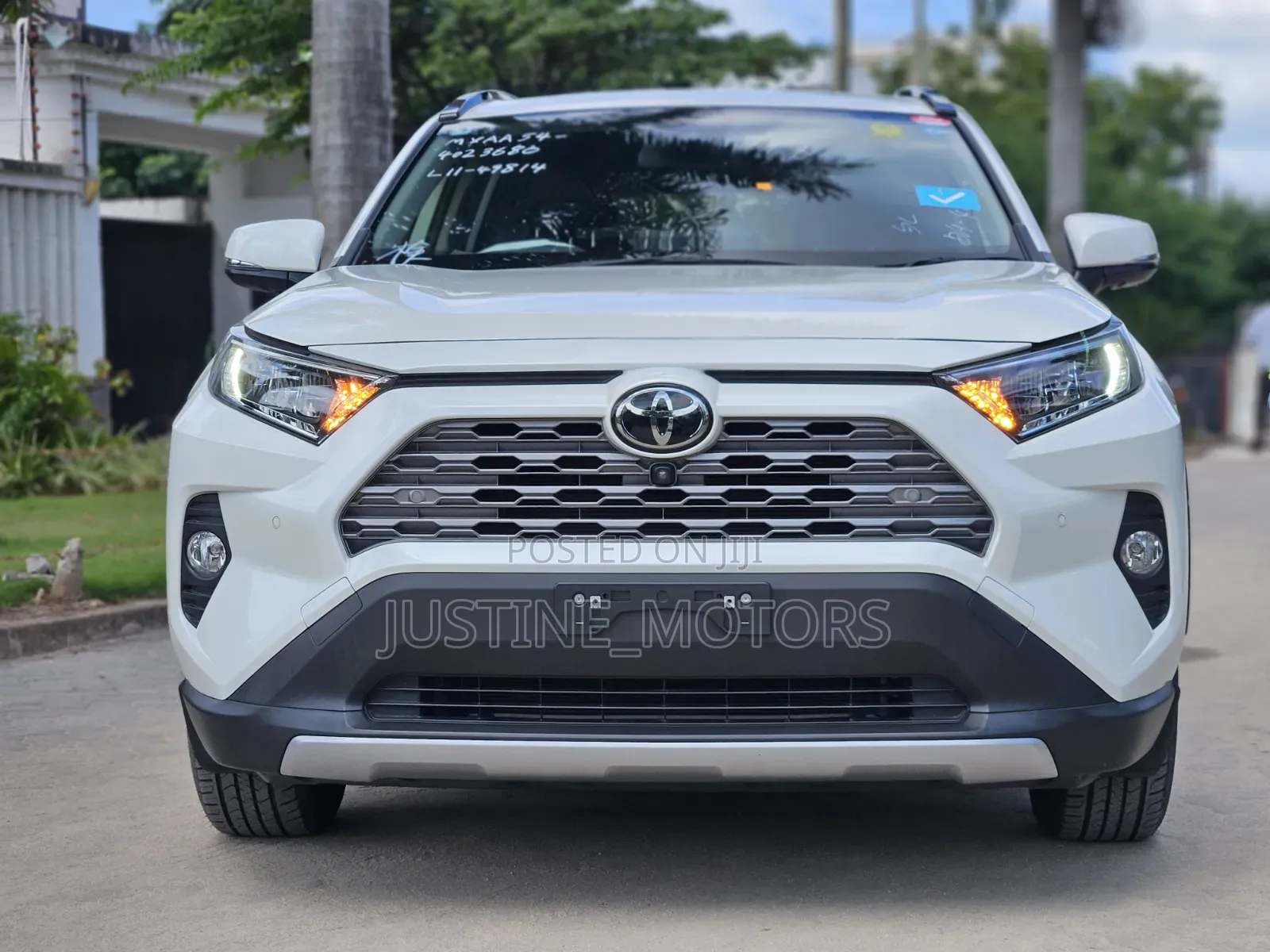 Toyota RAV4 2021 White