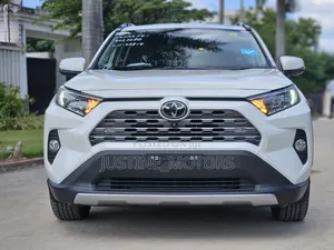 Toyota RAV4 2021 White