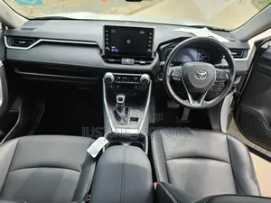Toyota RAV4 2021 White