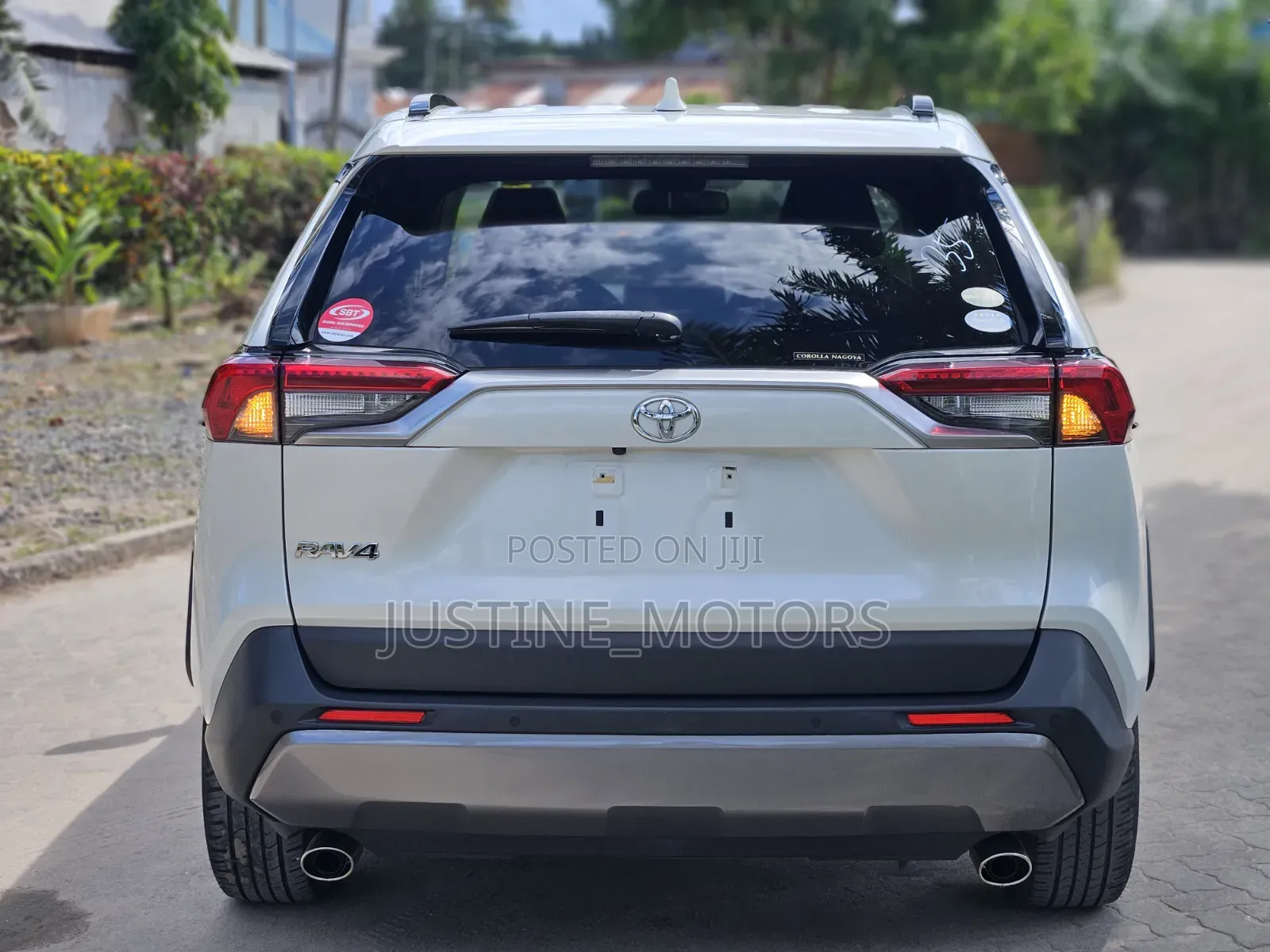 Toyota RAV4 2021 White