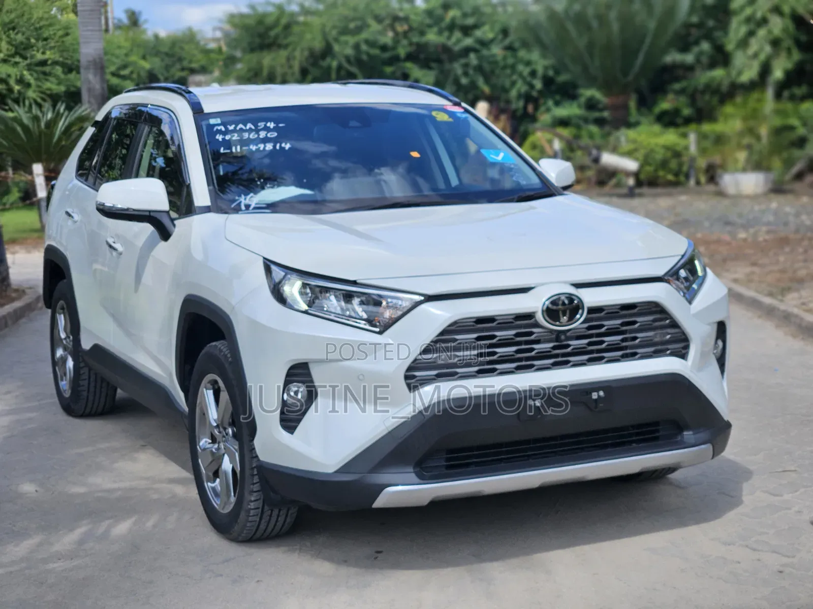 Toyota RAV4 2021 White