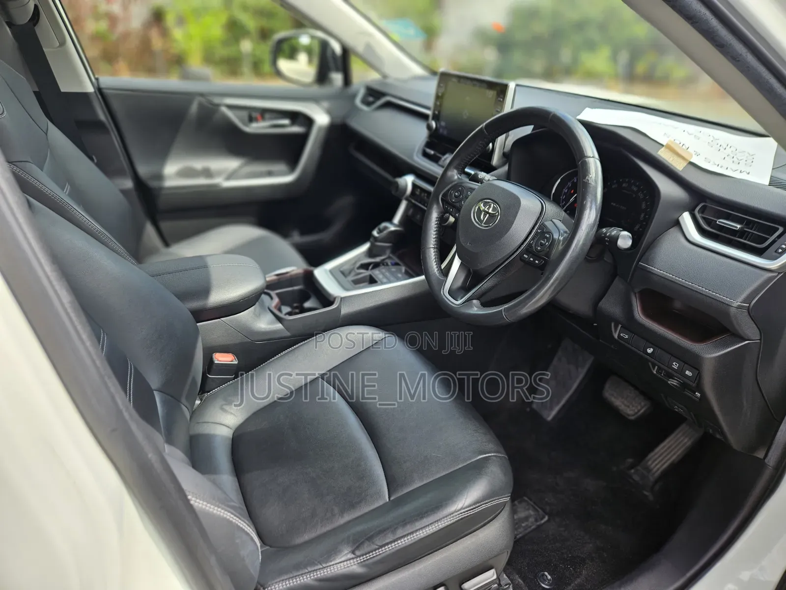 Toyota RAV4 2021 White