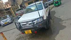 Toyota Hilux 2006 White