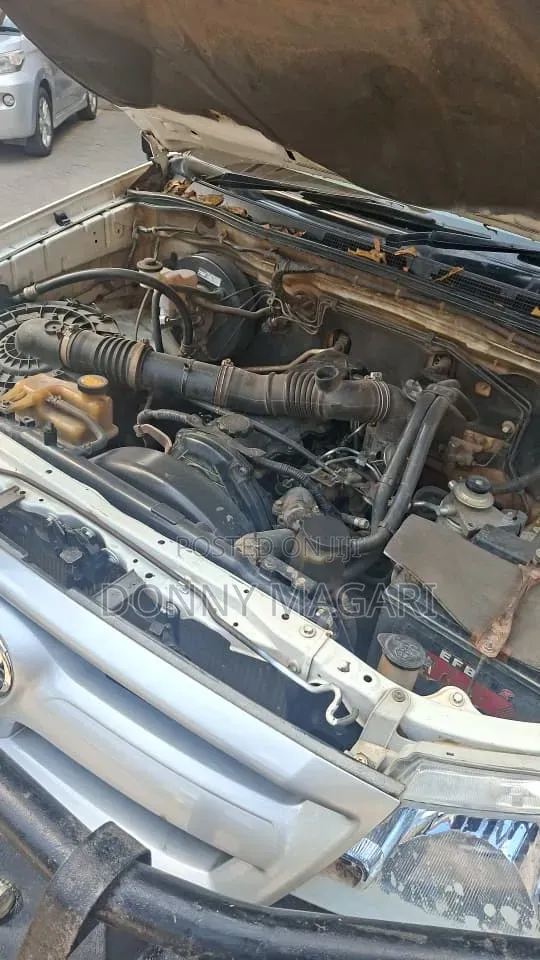 Toyota Hilux 2006 White