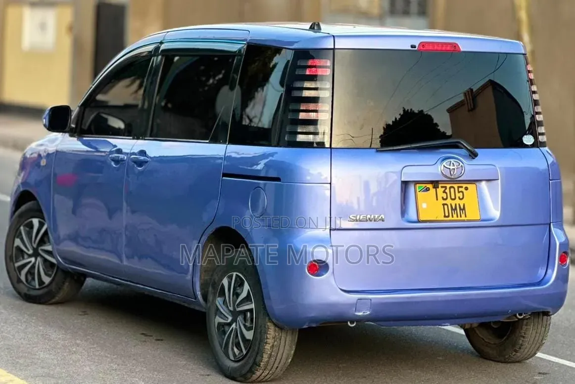 Toyota Sienta 2005 Blue