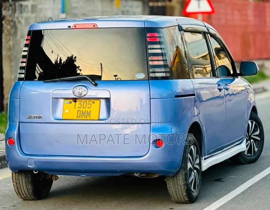 Toyota Sienta 2005 Blue