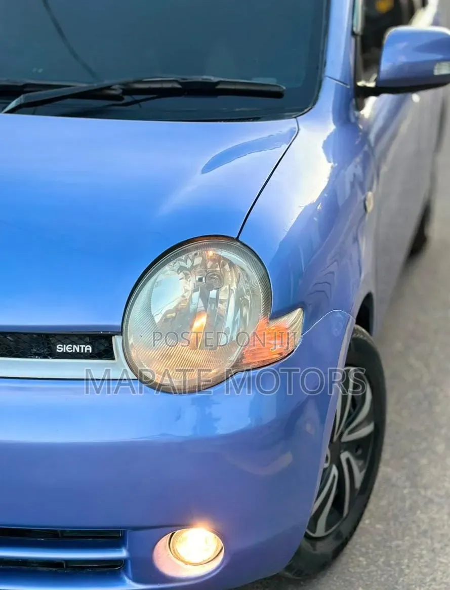 Toyota Sienta 2005 Blue