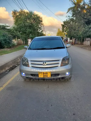 Toyota IST 2004 Silver