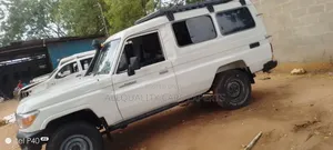 Toyota Land Cruiser 2015 White
