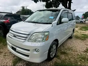 Toyota Noah 2006 Purple