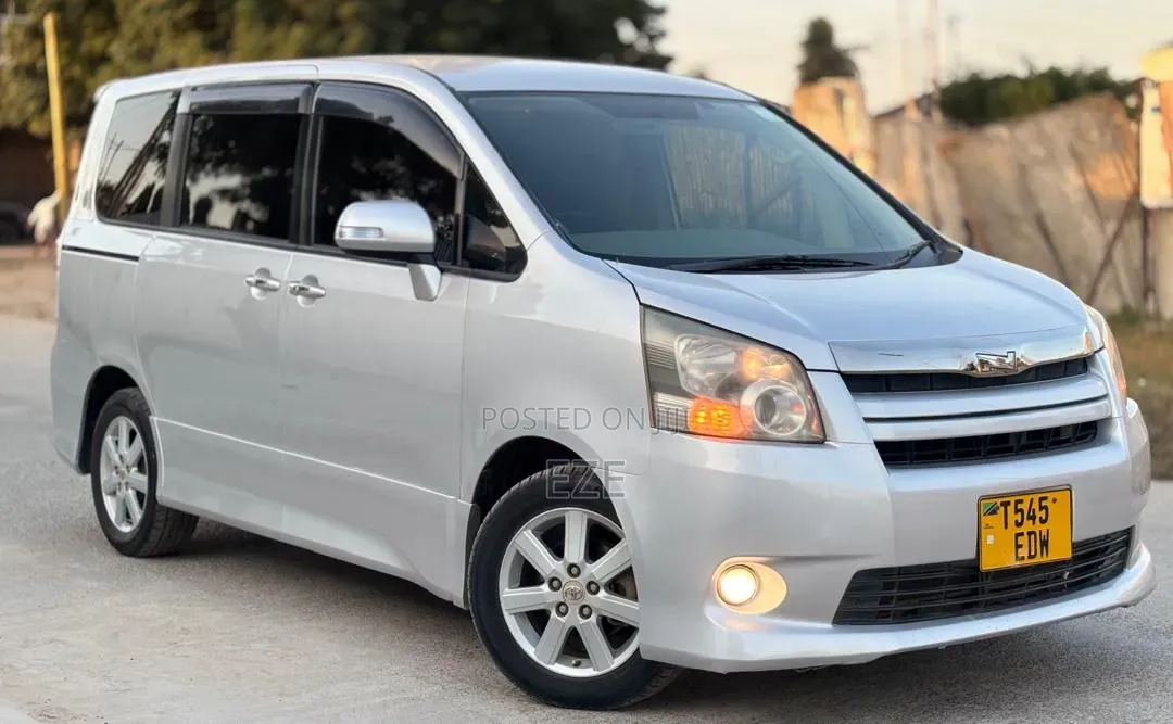 Toyota Noah 2008 Silver