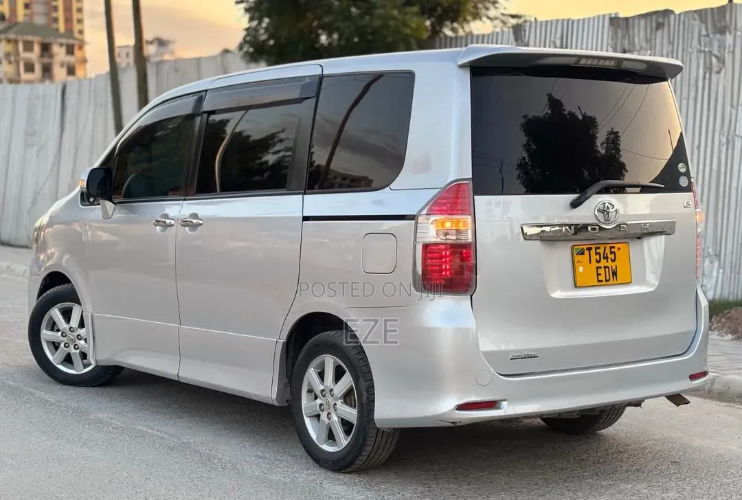 Toyota Noah 2008 Silver