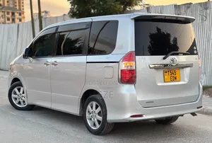 Toyota Noah 2008 Silver
