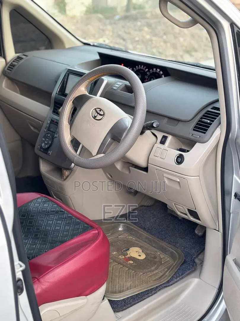 Toyota Noah 2008 Silver