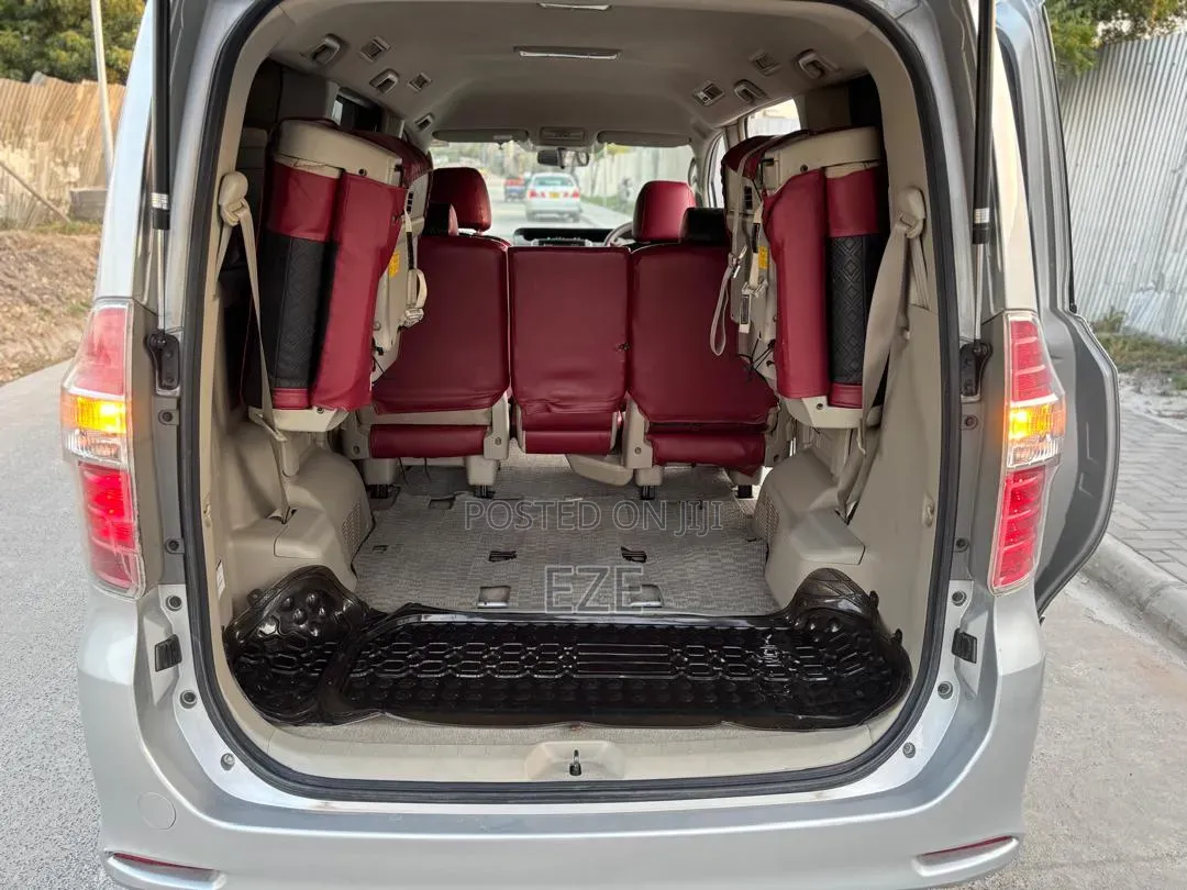 Toyota Noah 2008 Silver