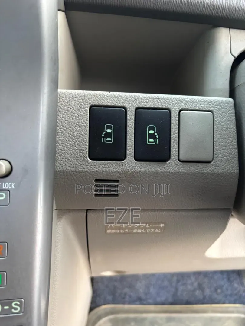 Toyota Noah 2008 Silver