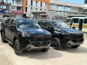 Toyota Hilux 2025 Black